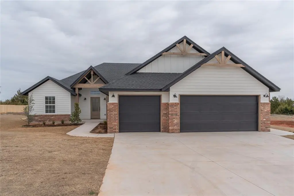 2810 Juneberry LN, Newcastle, OK 73065