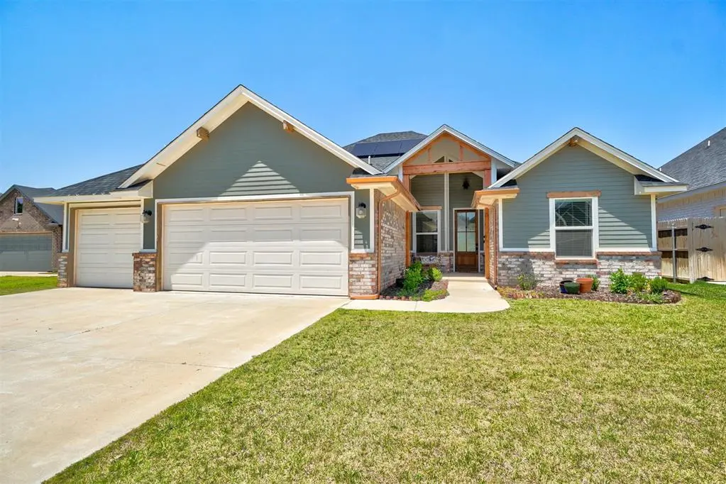 521 E Barajas TER, Mustang, OK 73064