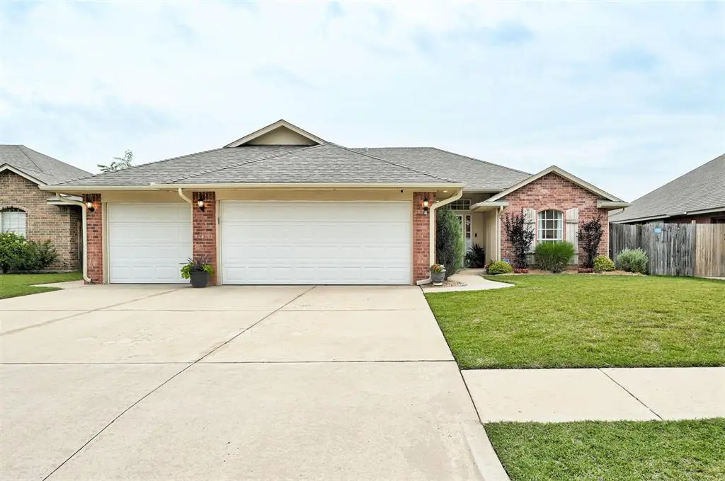4236 Notting Hill DR, Moore, OK 73160