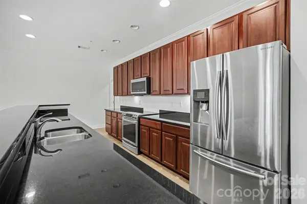 1000 E Woodlawn RD #415, Charlotte, NC 28209