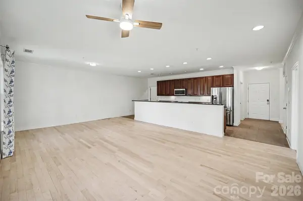 1000 E Woodlawn RD #415, Charlotte, NC 28209
