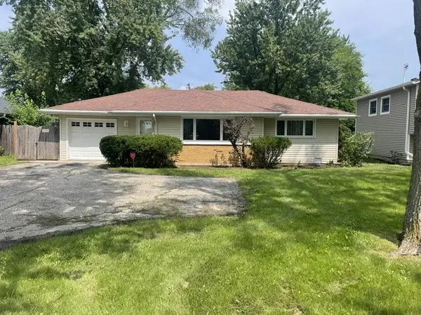 2402 E Grand AVE, Lindenhurst, IL 60046
