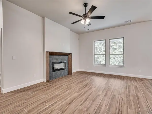 211 Firethorn WAY, Noble, OK 73068