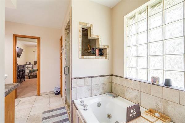 5929 NW 72nd PL, Warr Acres, OK 73132