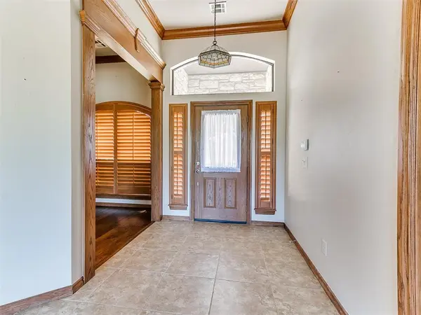 725 Secretariat LN, Edmond, OK 73025