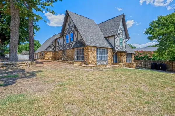 8029 Golden Oaks RD, Oklahoma City, OK 73127
