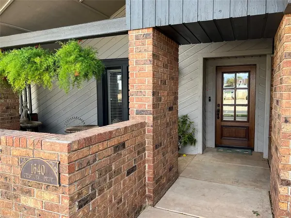 1640 Crestview DR, Cordell, OK 73632