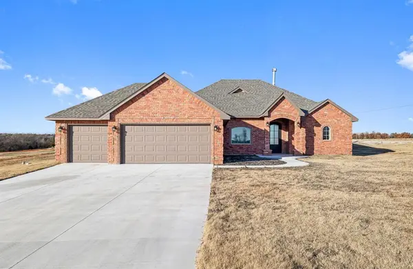 2438 Canyon Cir, Blanchard, OK 73010