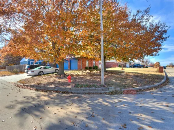 11900 NW 7th ST, Yukon, OK 73099