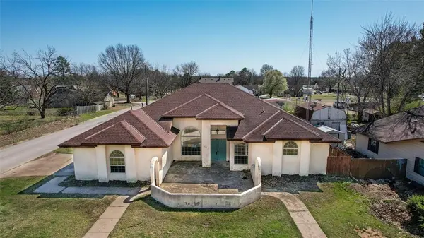 415 Country Club DR, Holdenville, OK 74848