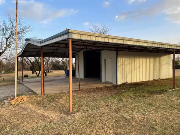 68 Caudle LN, Indiahoma, OK 73552