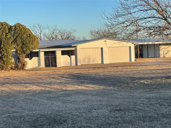 68 Caudle LN, Indiahoma, OK 73552