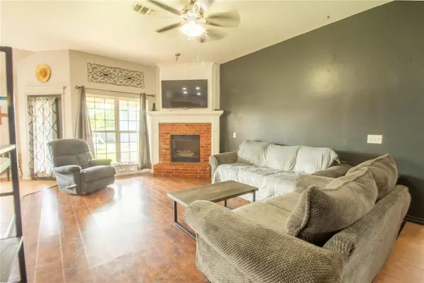 702 Meleah LN, Mcloud, OK 74851