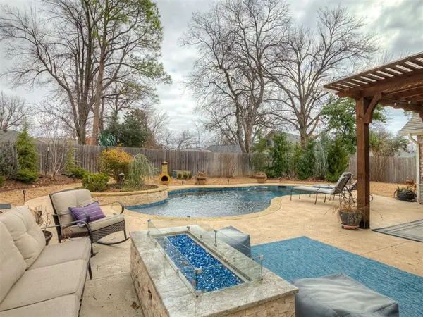 427 Piney Oak DR, Norman, OK 73072