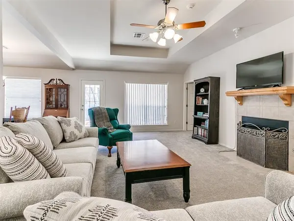 709 Taber LN, Edmond, OK 73003