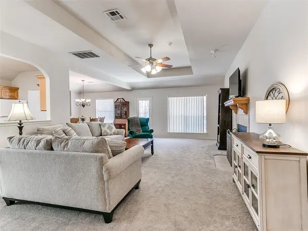 709 Taber LN, Edmond, OK 73003