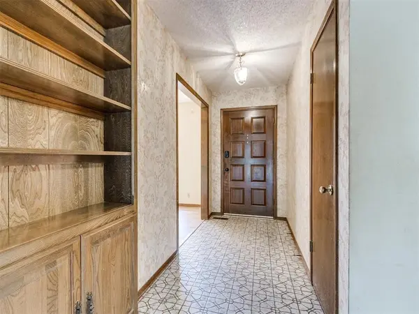 1933 Red Fox RD, Edmond, OK 73034