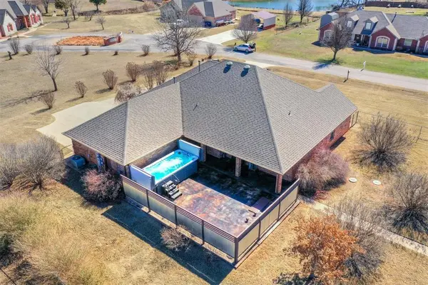 1216 N Clear Springs RD, Mustang, OK 73064