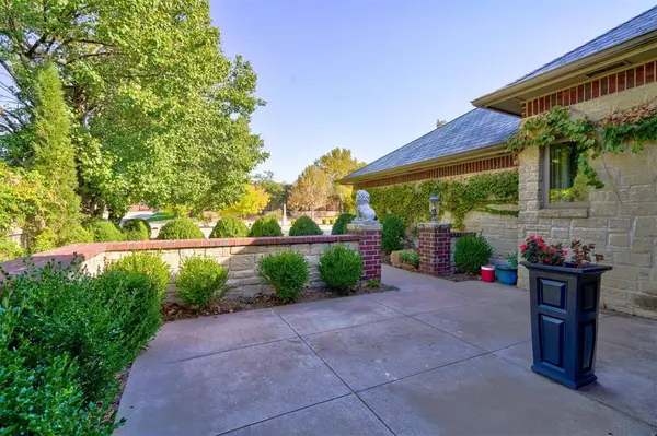 6317 Glenbrook CT, Oklahoma City, OK 73118
