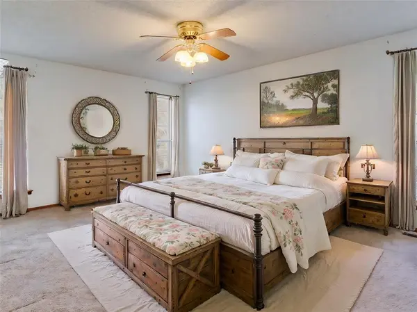904 Belle Air AVE, Edmond, OK 73013