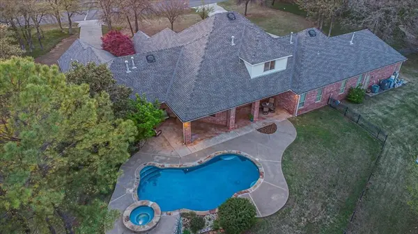 4808 Clipper XING, Edmond, OK 73013