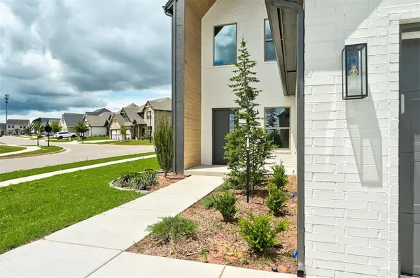 8101 Jenny LN, Edmond, OK 73034