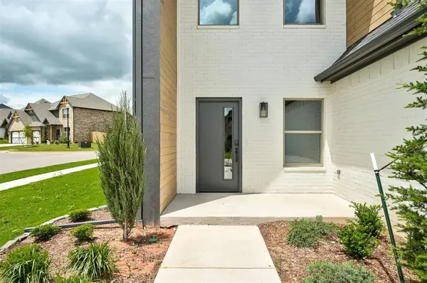 8101 Jenny LN, Edmond, OK 73034