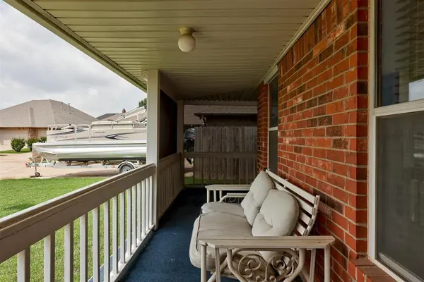 809 W Cherokee WAY, Mustang, OK 73064