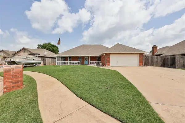 809 W Cherokee WAY, Mustang, OK 73064