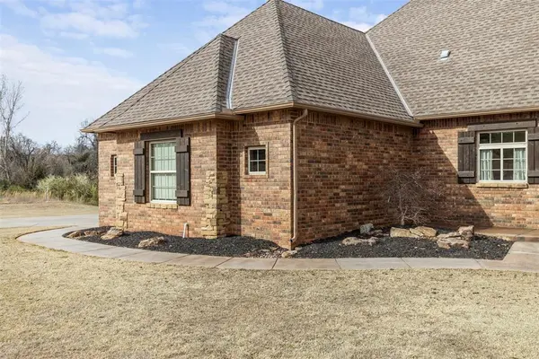 16322 Sandstone CIR, Choctaw, OK 73020