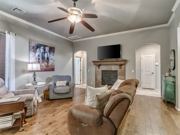 19137 Green Springs DR, Edmond, OK 73012