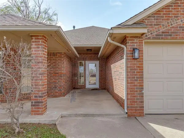 804 E Juniper LN, Mustang, OK 73064