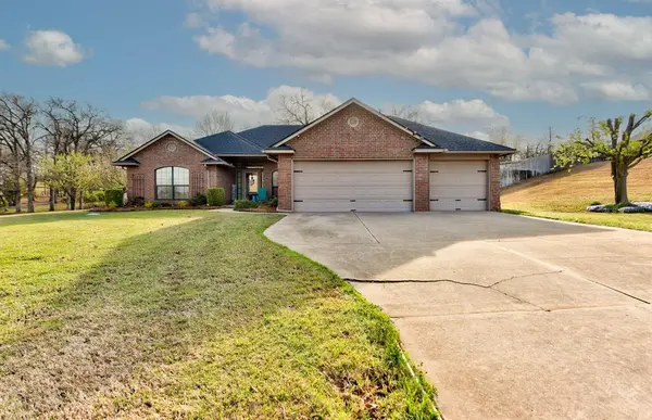 8112 Treeline DR, Choctaw, OK 73020
