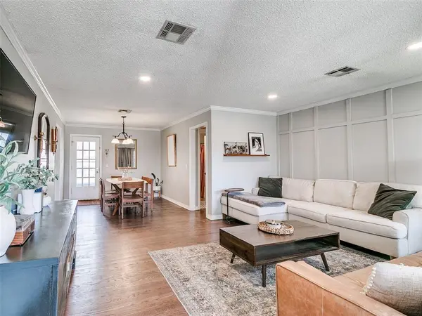 1315 Oxford WAY, The Village, OK 73120