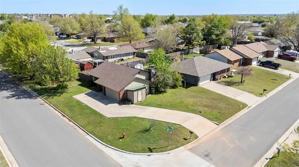 12337 Rockgate DR, Yukon, OK 73099