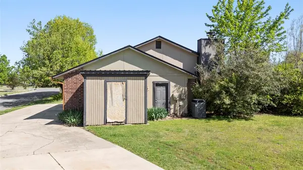 12337 Rockgate DR, Yukon, OK 73099