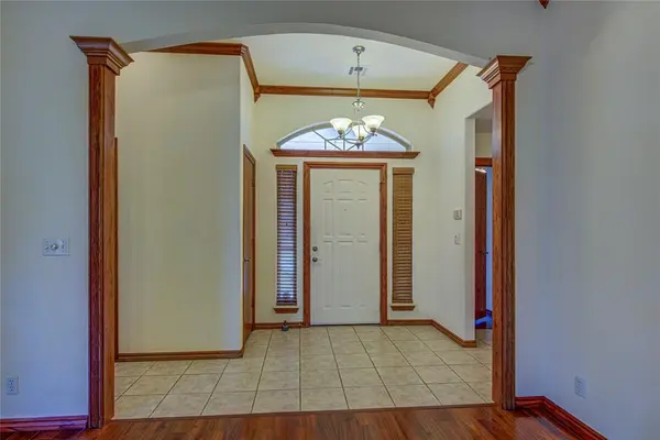 9512 Southlake DR, Oklahoma City, OK 73159