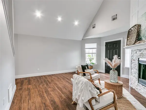 1401 SW 24th ST, Moore, OK 73170