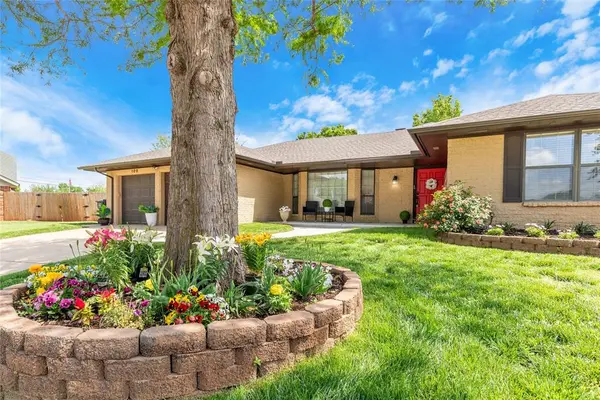 108 Easy Street CT, Edmond, OK 73012