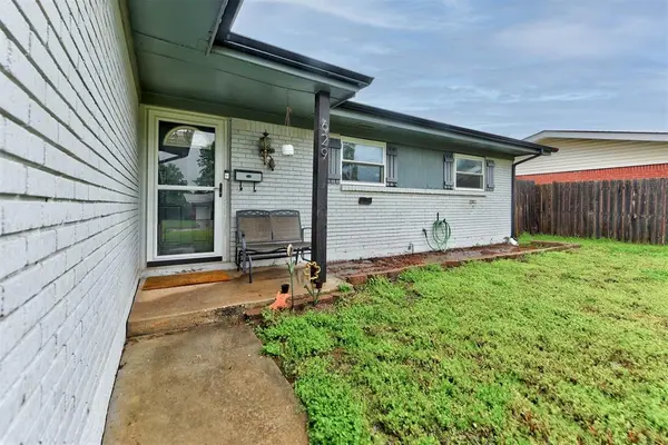 629 SW 12th ST, Moore, OK 73160