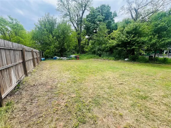 111 S Lincoln AVE, Canton, OK 73724