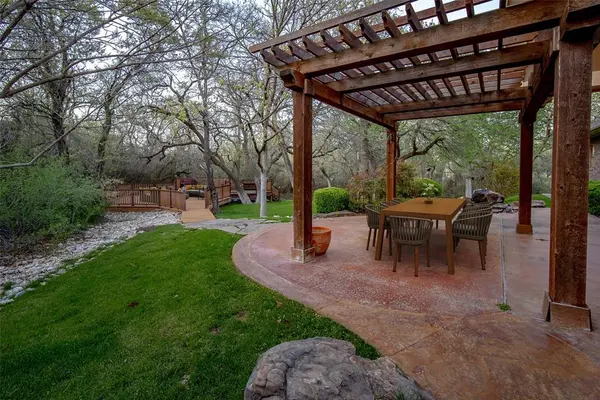 7470 Oakwood Creek RD, Edmond, OK 73034