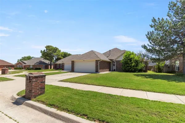 4917 Byron CIR, Yukon, OK 73099