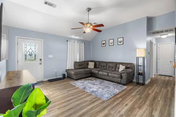 105 Glenbrook DR, Calera, OK 74730