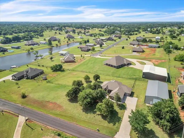 2383 Fox LN, Blanchard, OK 73010