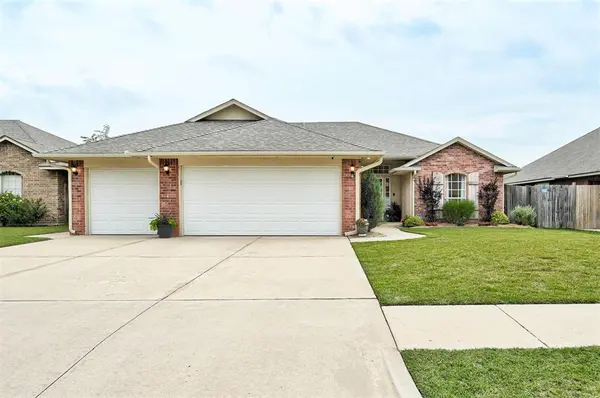 4236 Notting Hill DR, Moore, OK 73160