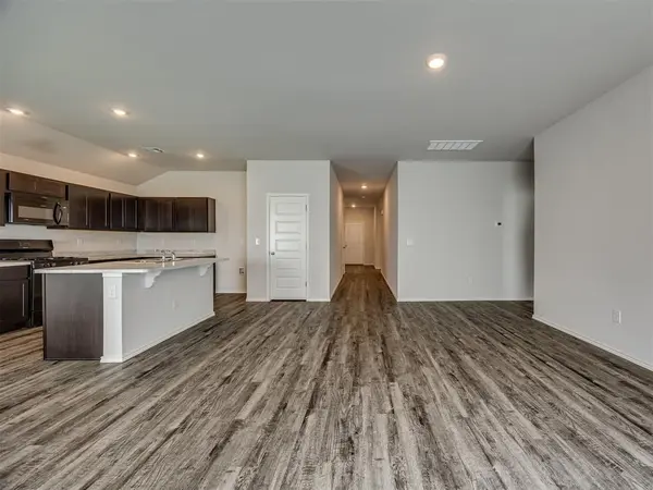 9513 Laredo LN, Yukon, OK 73099