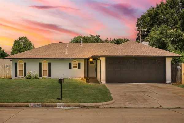 1804 Glenwood DR, Moore, OK 73160