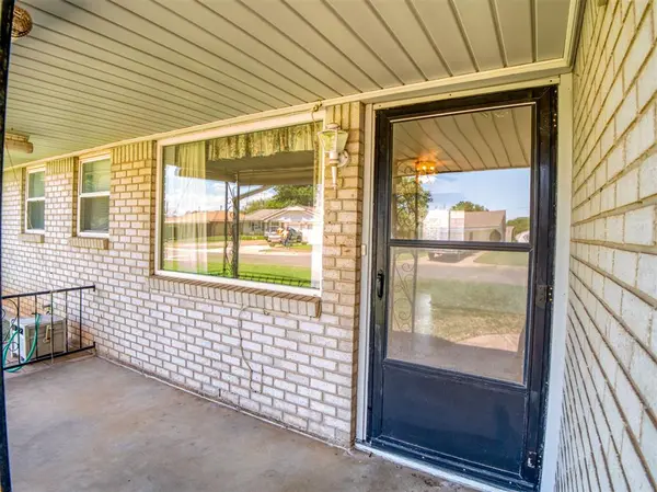 880 NW 14th ST, Moore, OK 73160