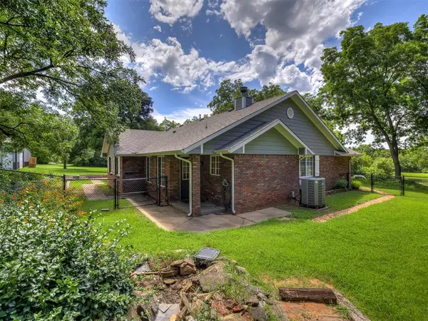 34297 E County Road 1517 RD, Paoli, OK 73074